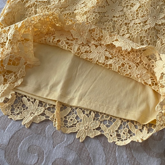 Lulu’s Yellow Lace Dress V-Neck Cocktail Mini Flutter Sleeve Structured Lace S - Picture 9 of 12